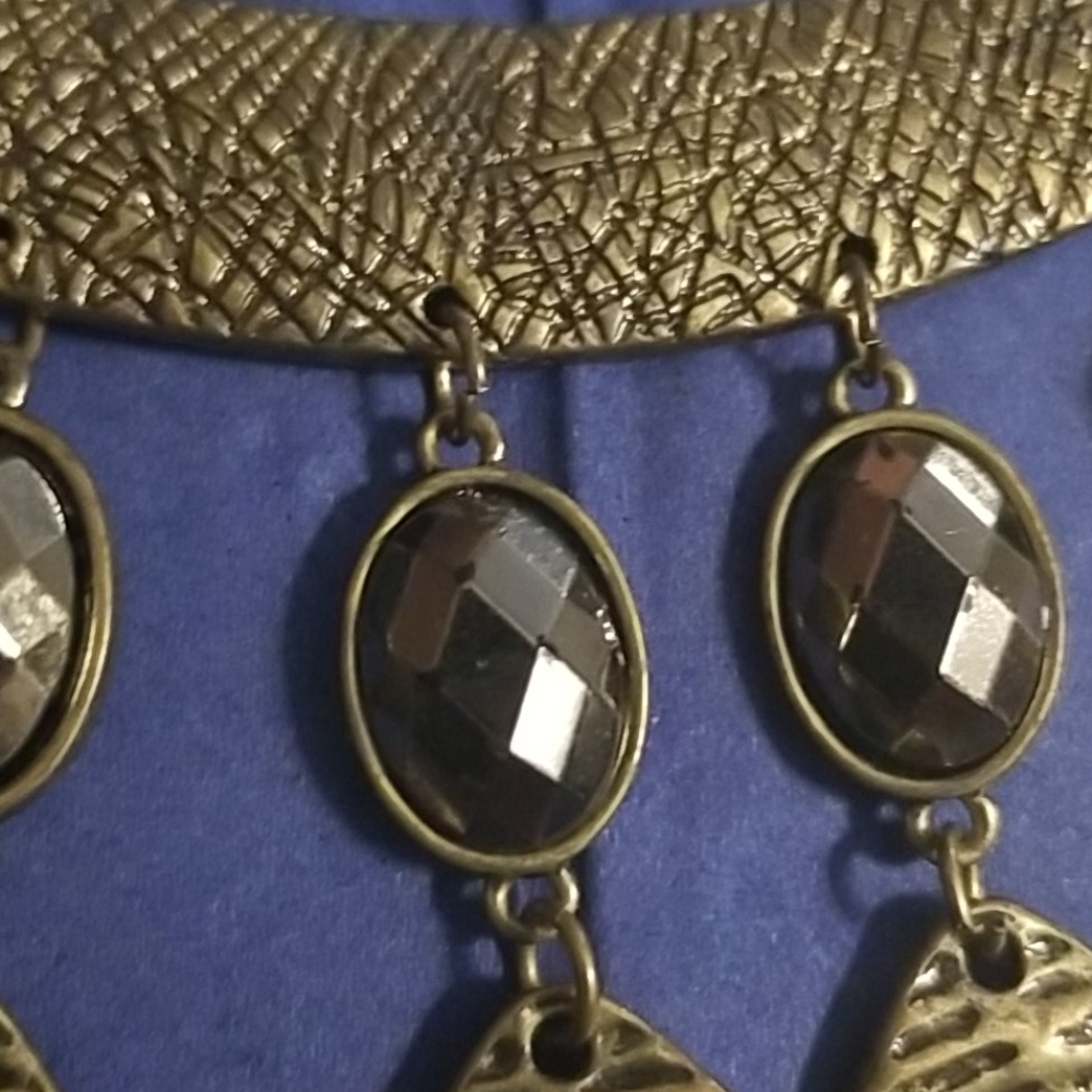 Necklace - Picture 2 of 3